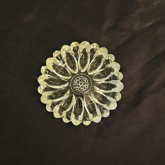 Other - Elegant Glass Flower Accent